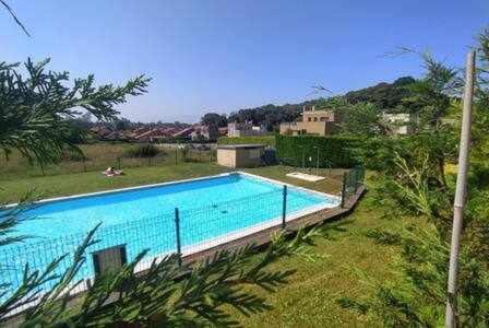 Apartamento Con Piscina Apartman Llanes Kültér fotó