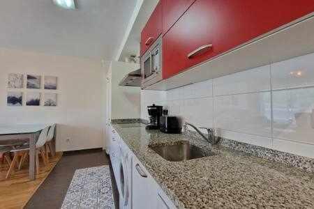 Apartamento Con Piscina Apartman Llanes Kültér fotó